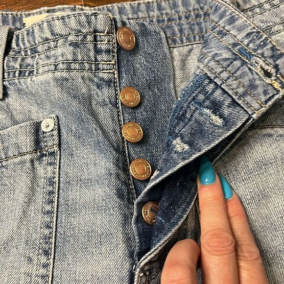 We the Free, Size 25, Rebel Rouser Cut Off Shorts! - Picture 3 of 9